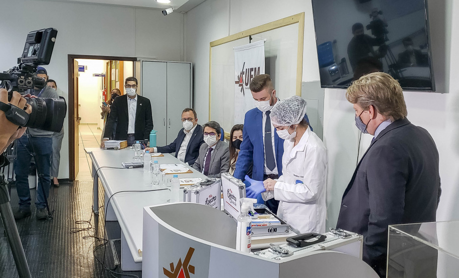 Triagem deve ser feita por profissionais de saúde, aptos a interpretar resultado instantâneo - Maringá, 18/06/2021 - Foto: UEM