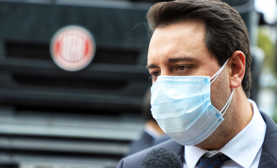 O governador Carlos Massa Ratinho Junior conheceu nesta sexta-feira (18) os caminhões Euro 5 e Euro 6, modelos escolhidos para abrir a linha de montagem da TatraBras no Paraná, que prevê iniciar a produção a partir de setembro. Foto: José Fernando Ogura/AEN