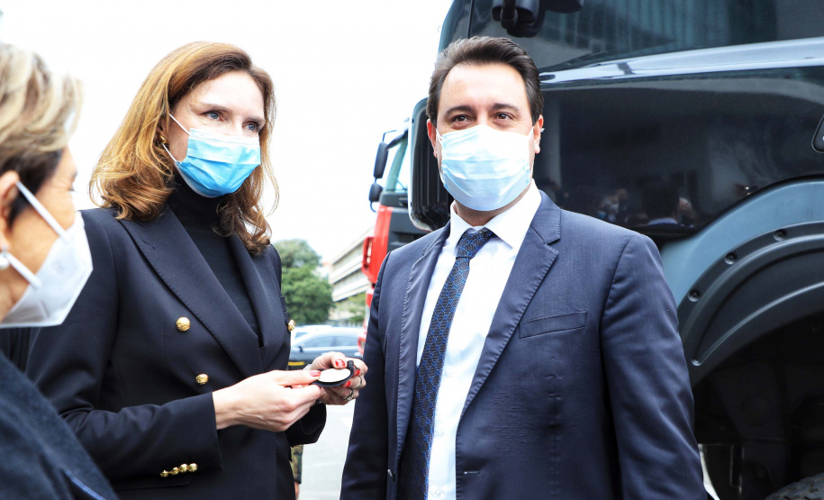 O governador Carlos Massa Ratinho Junior conheceu nesta sexta-feira (18) os caminhões Euro 5 e Euro 6, modelos escolhidos para abrir a linha de montagem da TatraBras no Paraná, que prevê iniciar a produção a partir de setembro. Foto: José Fernando Ogura/AEN