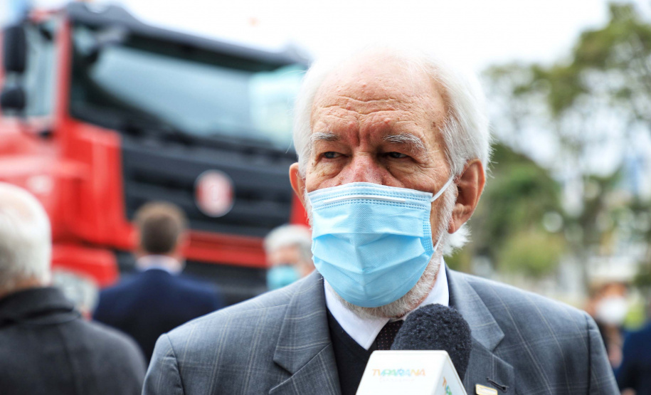 O governador Carlos Massa Ratinho Junior conheceu nesta sexta-feira (18) os caminhões Euro 5 e Euro 6, modelos escolhidos para abrir a linha de montagem da TatraBras no Paraná, que prevê iniciar a produção a partir de setembro. Foto: José Fernando Ogura/AEN