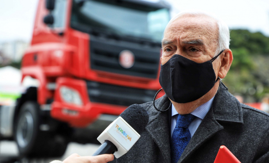 O governador Carlos Massa Ratinho Junior conheceu nesta sexta-feira (18) os caminhões Euro 5 e Euro 6, modelos escolhidos para abrir a linha de montagem da TatraBras no Paraná, que prevê iniciar a produção a partir de setembro. Foto: José Fernando Ogura/AEN