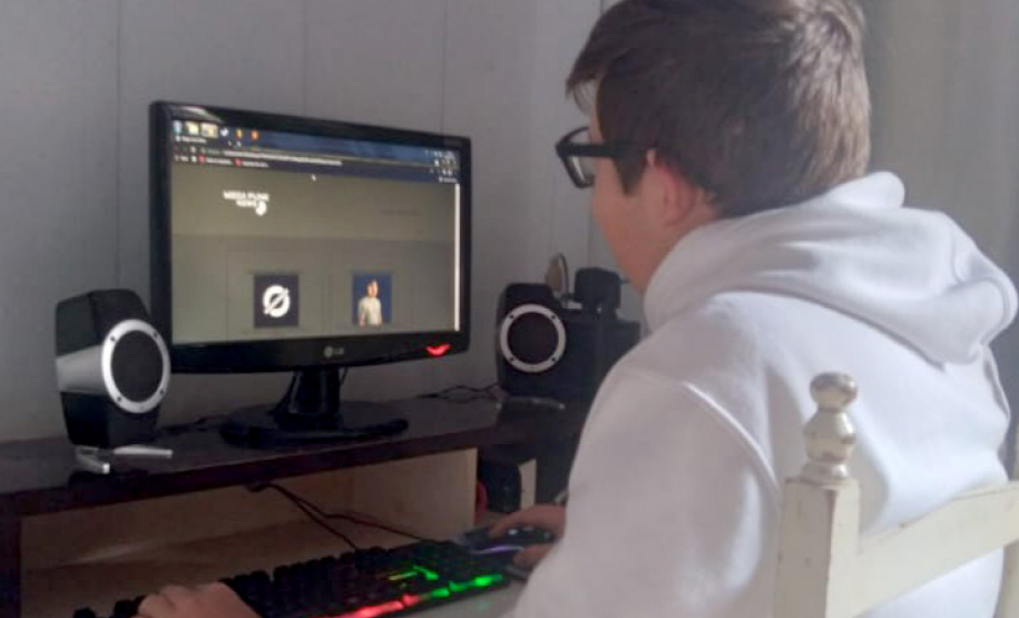 Aluno do EduTech desenvolve site de notícias sobre música. Willian Mateus Uss (15), aluno do 1º ano do Ensino Médio do Colégio Estadual do Campo Professor Estanislau Wrublewski, no Distrito de Santana, em Cruz Machado. Ele está desenvolvendo um site de notícias sobre os lançamentos do mundo do funk — gênero musical de que mais gosta. - Curitiba, 18/06/2021 - Foto: SEED