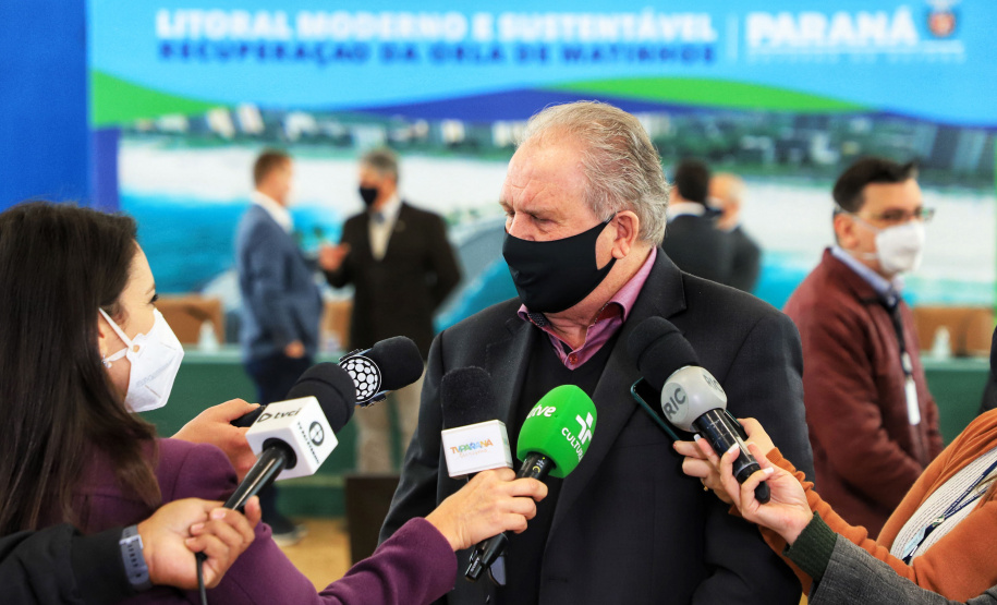 O governador Carlos Massa Ratinho Junior lançou nesta segunda-feira (21), no Palácio Iguaçu, o edital de licitação da primeira fase das obras de recuperação da orla de Matinhos, no Litoral do Paraná. - Curitiba, 21/06/2021 - Foto: José Fernando Ogura/AEN