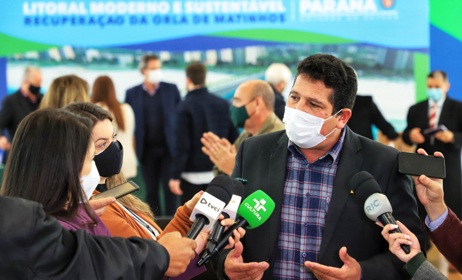 O governador Carlos Massa Ratinho Junior lançou nesta segunda-feira (21), no Palácio Iguaçu, o edital de licitação da primeira fase das obras de recuperação da orla de Matinhos, no Litoral do Paraná. - Curitiba, 21/06/2021 - Foto: José Fernando Ogura/AEN