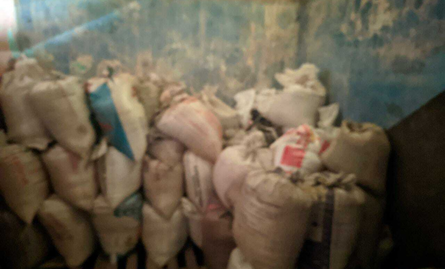 Forças de Segurança retomam ações conjuntas nos portos do Paraná - APREENSÕES - Foram fiscalizados cinco endereços no Bairro Guadalupe e, em um só local, encontradas cerca de 15 toneladas de produtos oriundos da vazada, acondicionados em um galpão. Os envolvidos foram encaminhados para a Delegacia. - Foto: Divulgação Portos do Paraná