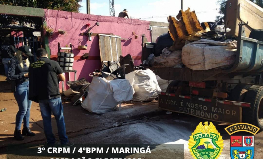 Policiais militares do 4º Batalhão de Polícia Militar (4º BPM), pertencente ao 3º Comando Regional da PM (3º CRPM), em conjunto com a Polícia Civil, a Guarda Municipal e a Prefeitura de Maringá desencadearam a Operação Electricae e apreenderam mais de meia tonelada de cobre derretido e aço inox. A ação policial aconteceu na quinta-feira (17/06) no Noroeste do estado e duas pessoas acabaram encaminhadas.  -  Maringá, 17/06/2021  -  Foto: SESP-PR