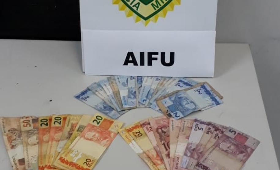 Ação integrada flagra 212 pessoas e interdita cinco pontos comerciais em Curitiba