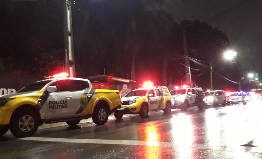 Ação integrada flagra 212 pessoas e interdita cinco pontos comerciais em Curitiba