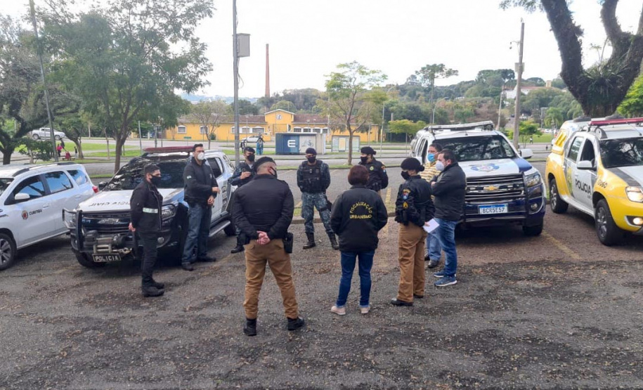 As operações deste final de semana da Ação Integrada de Fiscalização Urbana (AIFU) contra o descumprimento das medidas de enfrentamento da Covid-19 resultaram em 17 estabelecimentos comerciais interditados e 40 autuações administrativas lavradas. O balanço leva em consideração a atuação entre quinta-feira (17) e domingo (20).  -  Curitiba, 20/06/2021  -  Foto: AIFU/SESP-PR