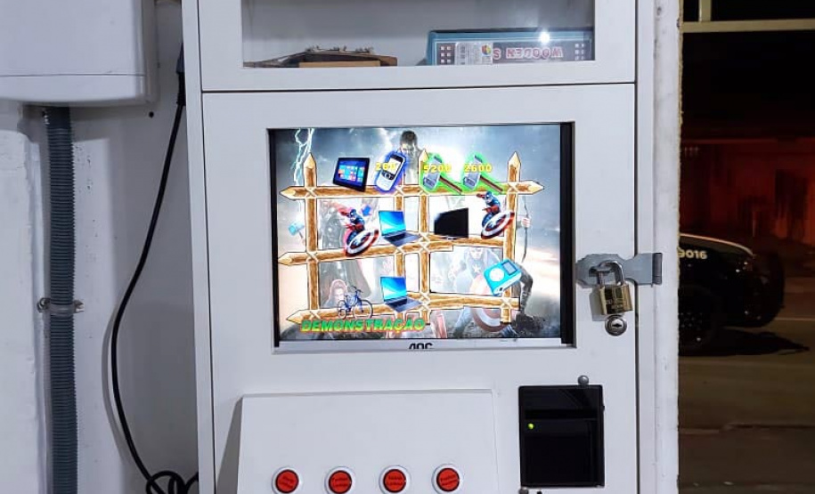 As operações deste final de semana da Ação Integrada de Fiscalização Urbana (AIFU) contra o descumprimento das medidas de enfrentamento da Covid-19 resultaram em 17 estabelecimentos comerciais interditados e 40 autuações administrativas lavradas. O balanço leva em consideração a atuação entre quinta-feira (17) e domingo (20).  -  Curitiba, 20/06/2021  -  Foto: AIFU/SESP-PR