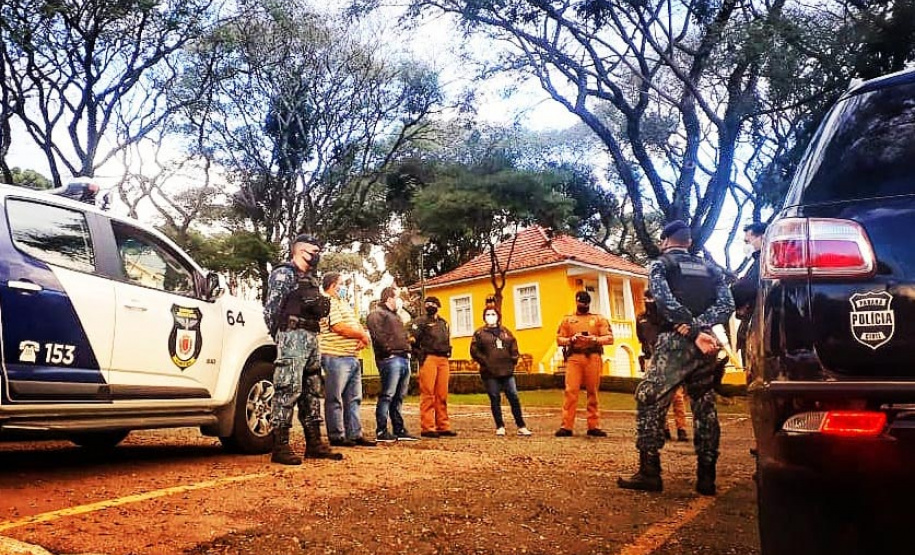 As operações deste final de semana da Ação Integrada de Fiscalização Urbana (AIFU) contra o descumprimento das medidas de enfrentamento da Covid-19 resultaram em 17 estabelecimentos comerciais interditados e 40 autuações administrativas lavradas. O balanço leva em consideração a atuação entre quinta-feira (17) e domingo (20).  -  Curitiba, 20/06/2021  -  Foto: AIFU/SESP-PR