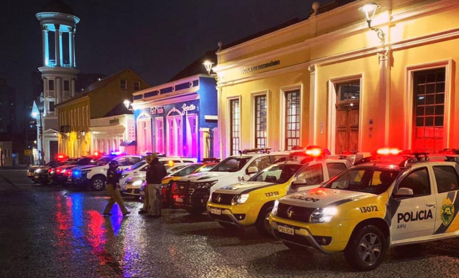 As operações deste final de semana da Ação Integrada de Fiscalização Urbana (AIFU) contra o descumprimento das medidas de enfrentamento da Covid-19 resultaram em 17 estabelecimentos comerciais interditados e 40 autuações administrativas lavradas. O balanço leva em consideração a atuação entre quinta-feira (17) e domingo (20).  -  Curitiba, 20/06/2021  -  Foto: AIFU/SESP-PR