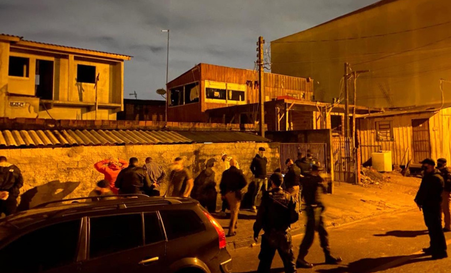 As operações deste final de semana da Ação Integrada de Fiscalização Urbana (AIFU) contra o descumprimento das medidas de enfrentamento da Covid-19 resultaram em 17 estabelecimentos comerciais interditados e 40 autuações administrativas lavradas. O balanço leva em consideração a atuação entre quinta-feira (17) e domingo (20).  -  Curitiba, 20/06/2021  -  Foto: AIFU/SESP-PR