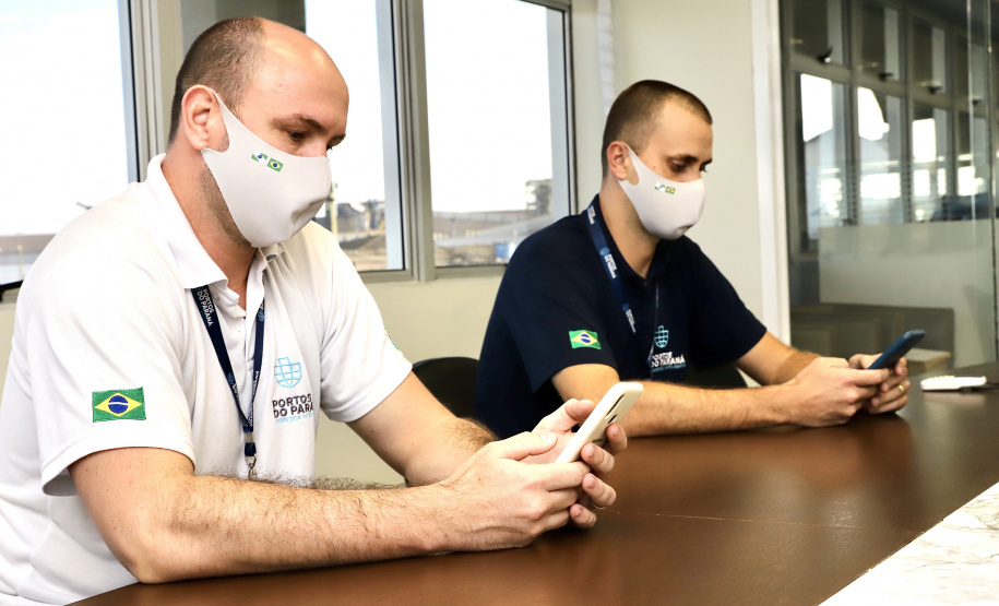 A Portos do Paraná implantou uma estação meteorológica própria, que disponibilizará medições e alertas em tempo real sobre as condições atmosféricas no Porto de Paranaguá. A ferramenta poderá ser acessada por toda a comunidade portuária, servindo de auxílio na prevenção de acidentes de trabalho. - Paranaguá, 21/06/2021 - Foto: Cláudio Neves/Portos do Paraná