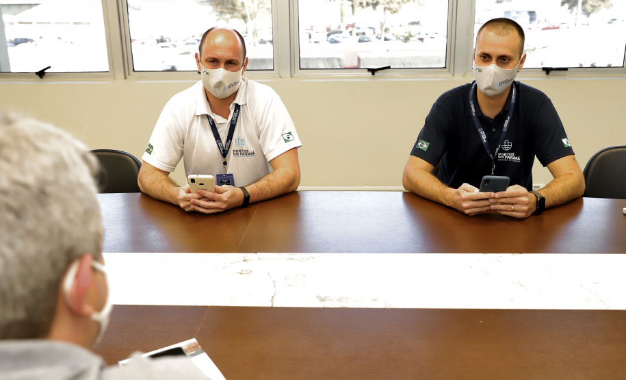 A Portos do Paraná implantou uma estação meteorológica própria, que disponibilizará medições e alertas em tempo real sobre as condições atmosféricas no Porto de Paranaguá. A ferramenta poderá ser acessada por toda a comunidade portuária, servindo de auxílio na prevenção de acidentes de trabalho. - Paranaguá, 21/06/2021 - Foto: Cláudio Neves/Portos do Paraná