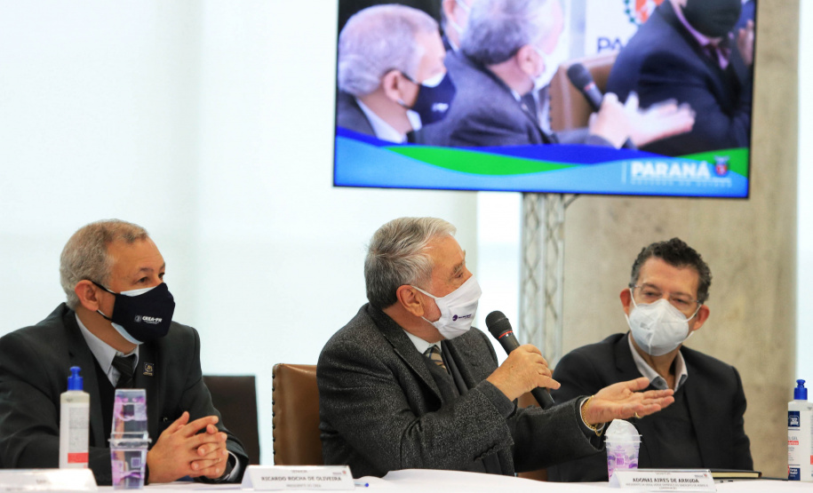 O governador Carlos Massa Ratinho Junior lançou nesta segunda-feira (21), no Palácio Iguaçu, o edital de licitação da primeira fase das obras de recuperação da orla de Matinhos, no Litoral do Paraná. - Curitiba, 21/06/2021 - Foto: José Fernando Ogura/AEN