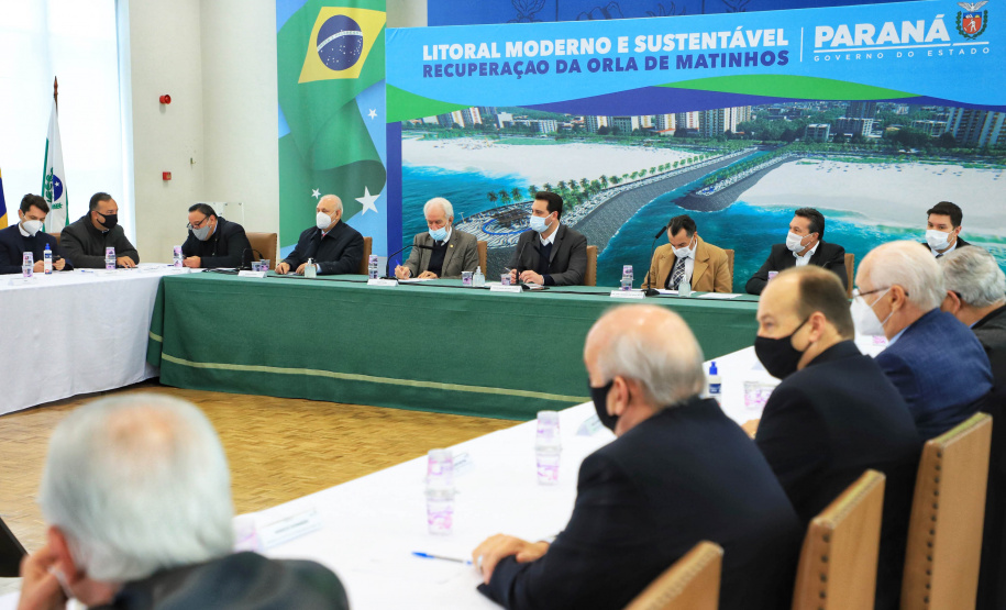 O governador Carlos Massa Ratinho Junior lançou nesta segunda-feira (21), no Palácio Iguaçu, o edital de licitação da primeira fase das obras de recuperação da orla de Matinhos, no Litoral do Paraná. - Curitiba, 21/06/2021 - Foto: José Fernando Ogura/AEN