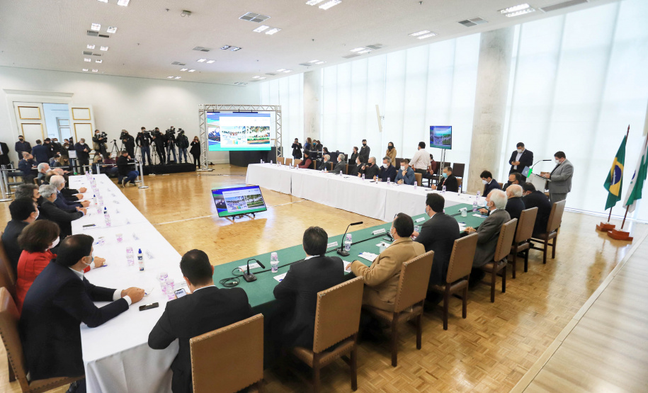 O governador Carlos Massa Ratinho Junior lançou nesta segunda-feira (21), no Palácio Iguaçu, o edital de licitação da primeira fase das obras de recuperação da orla de Matinhos, no Litoral do Paraná. - Curitiba, 21/06/2021 - Foto: José Fernando Ogura/AEN