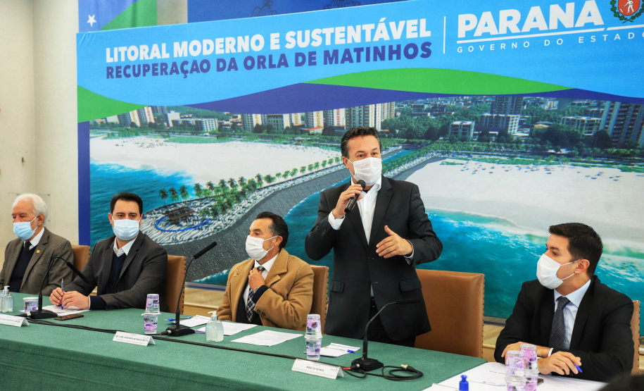 O governador Carlos Massa Ratinho Junior lançou nesta segunda-feira (21), no Palácio Iguaçu, o edital de licitação da primeira fase das obras de recuperação da orla de Matinhos, no Litoral do Paraná. - Curitiba, 21/06/2021 - Foto: José Fernando Ogura/AEN