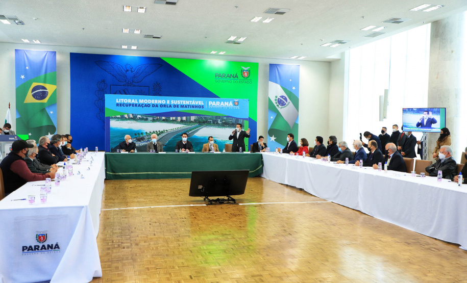 O governador Carlos Massa Ratinho Junior lançou nesta segunda-feira (21), no Palácio Iguaçu, o edital de licitação da primeira fase das obras de recuperação da orla de Matinhos, no Litoral do Paraná. - Curitiba, 21/06/2021 - Foto: José Fernando Ogura/AEN