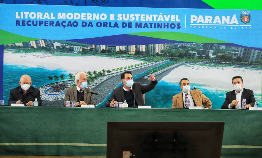 O governador Carlos Massa Ratinho Junior lançou nesta segunda-feira (21), no Palácio Iguaçu, o edital de licitação da primeira fase das obras de recuperação da orla de Matinhos, no Litoral do Paraná. - Curitiba, 21/06/2021 - Foto: José Fernando Ogura/AEN