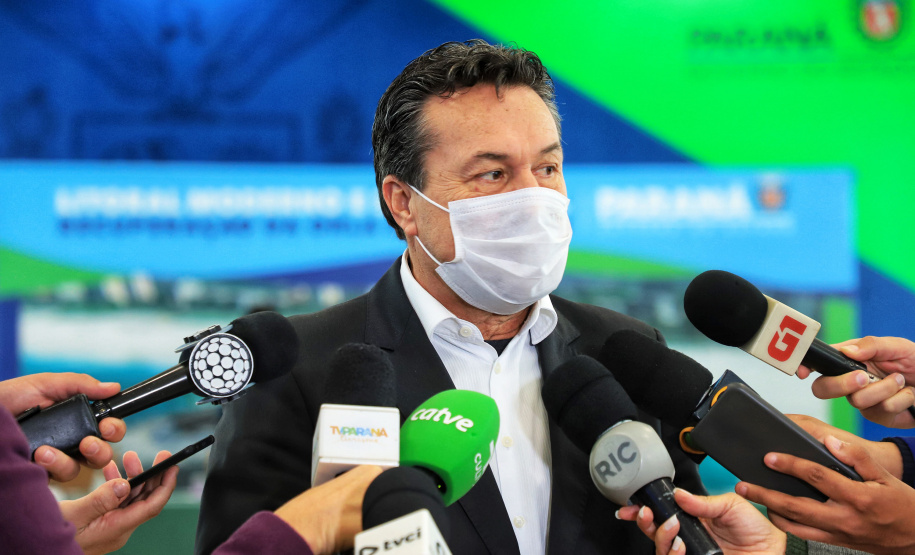 O governador Carlos Massa Ratinho Junior lançou nesta segunda-feira (21), no Palácio Iguaçu, o edital de licitação da primeira fase das obras de recuperação da orla de Matinhos, no Litoral do Paraná. - Curitiba, 21/06/2021 - Foto: José Fernando Ogura/AEN