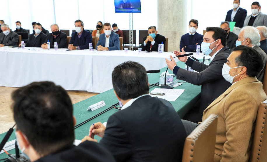 O governador Carlos Massa Ratinho Junior lançou nesta segunda-feira (21), no Palácio Iguaçu, o edital de licitação da primeira fase das obras de recuperação da orla de Matinhos, no Litoral do Paraná. - Curitiba, 21/06/2021 - Foto: José Fernando Ogura/AEN