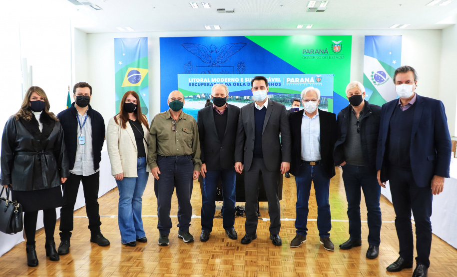 O governador Carlos Massa Ratinho Junior lançou nesta segunda-feira (21), no Palácio Iguaçu, o edital de licitação da primeira fase das obras de recuperação da orla de Matinhos, no Litoral do Paraná. - Curitiba, 21/06/2021 - Foto: José Fernando Ogura/AEN