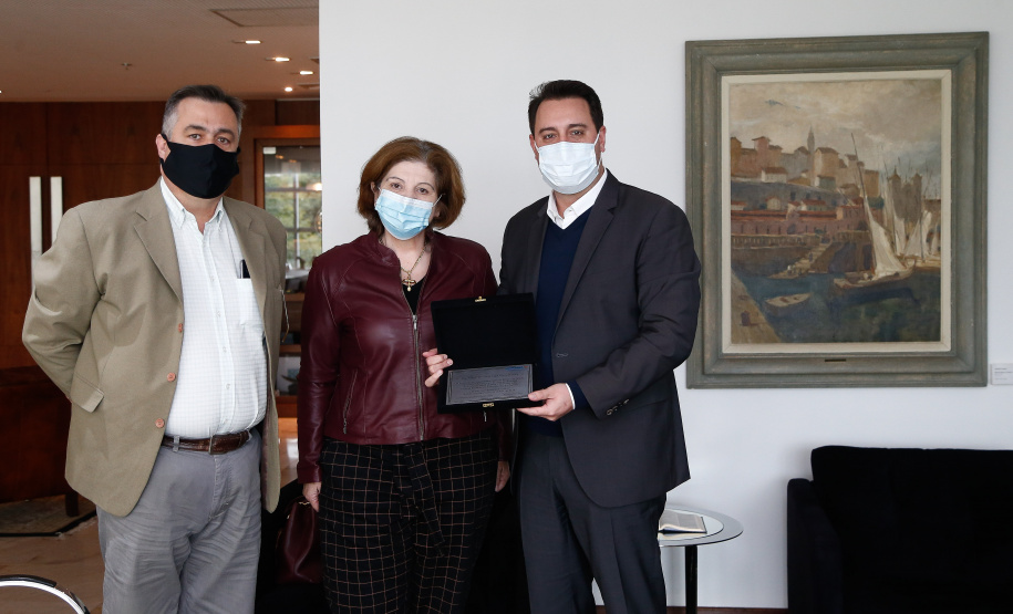 Servidora da secretaria estadual da Saúde há mais de 32 anos, sendo 12 à frente do Sistema Estadual de Transplantes (SET/PR), Arlene Terezinha Cagol Garcia Badoch, foi responsável por revolucionar o trabalho de doações e transplantes de órgãos no Paraná, fazendo com o que o Estado se destacasse mundialmente. Foto: Jonathan Campos/AEN