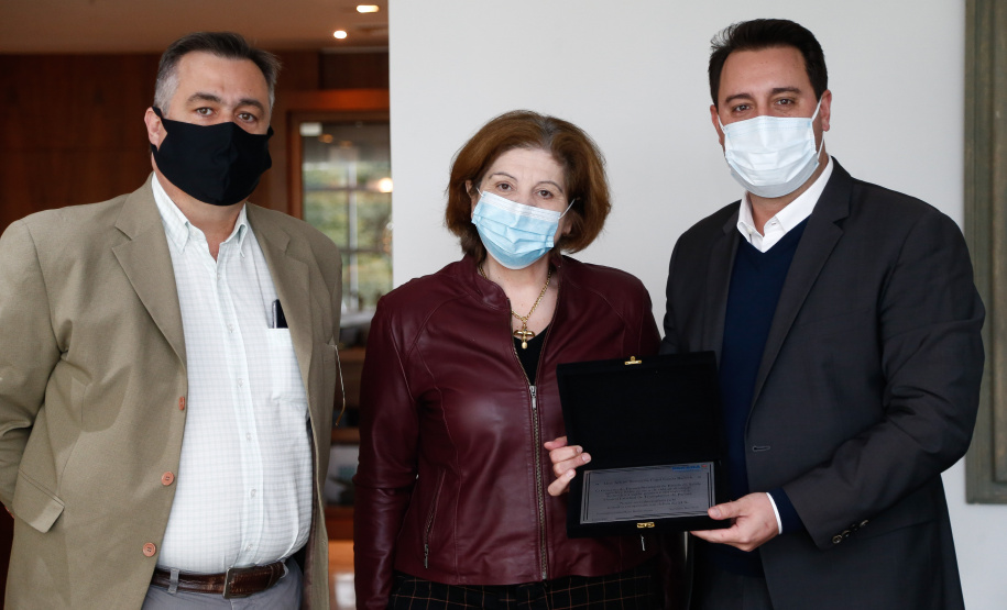 Servidora da secretaria estadual da Saúde há mais de 32 anos, sendo 12 à frente do Sistema Estadual de Transplantes (SET/PR), Arlene Terezinha Cagol Garcia Badoch, foi responsável por revolucionar o trabalho de doações e transplantes de órgãos no Paraná, fazendo com o que o Estado se destacasse mundialmente. Foto: Jonathan Campos/AEN