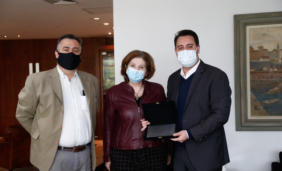 Servidora da secretaria estadual da Saúde há mais de 32 anos, sendo 12 à frente do Sistema Estadual de Transplantes (SET/PR), Arlene Terezinha Cagol Garcia Badoch, foi responsável por revolucionar o trabalho de doações e transplantes de órgãos no Paraná, fazendo com o que o Estado se destacasse mundialmente. Foto: Jonathan Campos/AEN