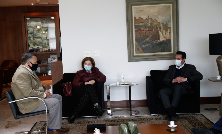 Servidora da secretaria estadual da Saúde há mais de 32 anos, sendo 12 à frente do Sistema Estadual de Transplantes (SET/PR), Arlene Terezinha Cagol Garcia Badoch, foi responsável por revolucionar o trabalho de doações e transplantes de órgãos no Paraná, fazendo com o que o Estado se destacasse mundialmente. Foto: Jonathan Campos/AEN