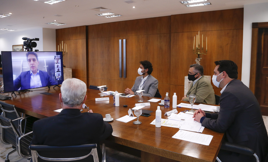 O governador Carlos Massa Ratinho Junior se reuniu nesta segunda-feira (21), por videoconferência, com a diretoria do Banco Mundial (BIRD) para alinhar as etapas de contratação de uma linha de crédito no valor de US$ 130 milhões (R$ 654 milhões na cotação atual). Foto: Jonathan Campos/AEN