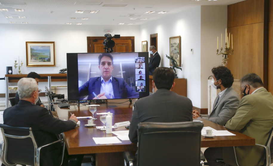 O governador Carlos Massa Ratinho Junior se reuniu nesta segunda-feira (21), por videoconferência, com a diretoria do Banco Mundial (BIRD) para alinhar as etapas de contratação de uma linha de crédito no valor de US$ 130 milhões (R$ 654 milhões na cotação atual). Foto: Jonathan Campos/AEN