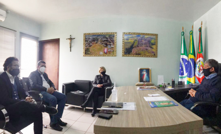 A Fomento Paraná retomou a agenda de reuniões nos municípios do Estado como parte da estratégia de aproximação para fortalecimento de parcerias visando a ampliação do acesso ao crédito para atender empreendedores informais, micro e pequenas empresas, com programas como o Banco da Mulher Paranaense, o Banco do Agricultor Paranaense e o Microcrédito. Foto: Fomento Paraná