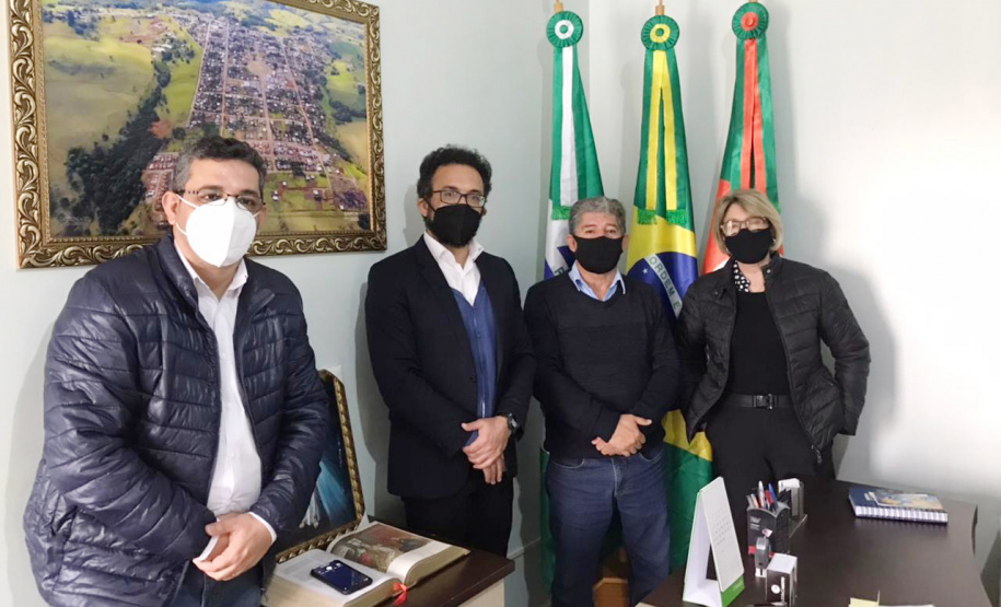 A Fomento Paraná retomou a agenda de reuniões nos municípios do Estado como parte da estratégia de aproximação para fortalecimento de parcerias visando a ampliação do acesso ao crédito para atender empreendedores informais, micro e pequenas empresas, com programas como o Banco da Mulher Paranaense, o Banco do Agricultor Paranaense e o Microcrédito. Foto: Fomento Paraná