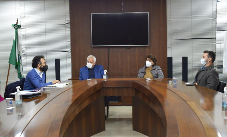 A Fomento Paraná retomou a agenda de reuniões nos municípios do Estado como parte da estratégia de aproximação para fortalecimento de parcerias visando a ampliação do acesso ao crédito para atender empreendedores informais, micro e pequenas empresas, com programas como o Banco da Mulher Paranaense, o Banco do Agricultor Paranaense e o Microcrédito. Foto: Fomento Paraná