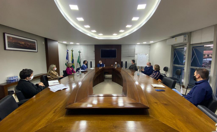 A Fomento Paraná retomou a agenda de reuniões nos municípios do Estado como parte da estratégia de aproximação para fortalecimento de parcerias visando a ampliação do acesso ao crédito para atender empreendedores informais, micro e pequenas empresas, com programas como o Banco da Mulher Paranaense, o Banco do Agricultor Paranaense e o Microcrédito. Foto: Fomento Paraná