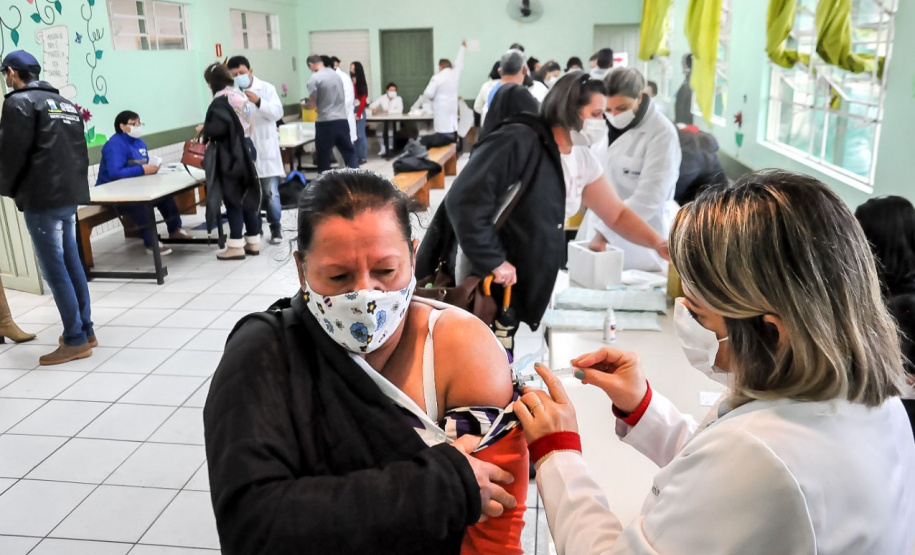 Campanha de Domingo a Domingo registra mais de 76 mil doses de vacina contra a Covid-19 neste final de semana  -  Curitiba, 21/06/2021  -  Foto: Divulgação SESA