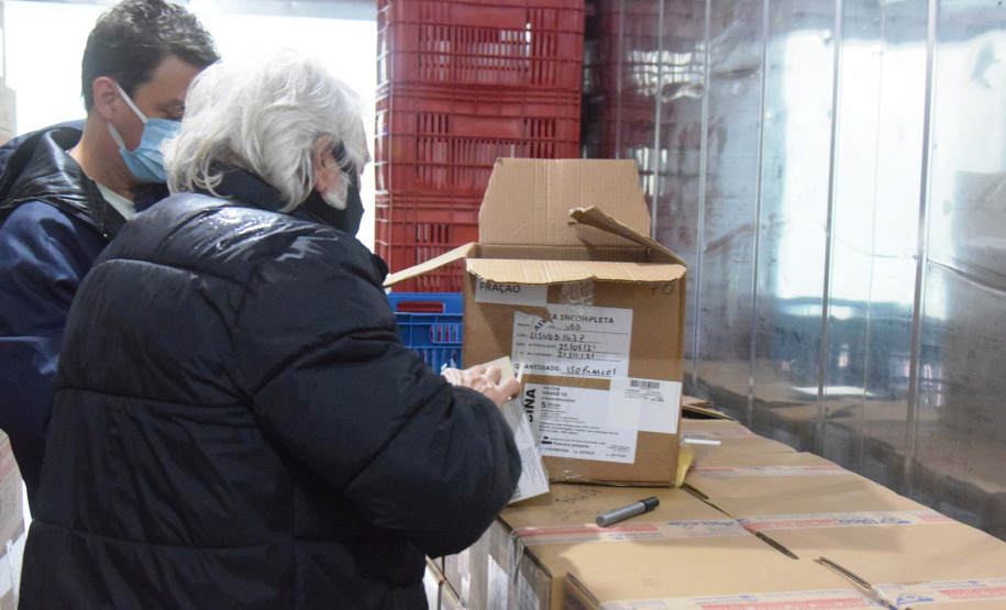 Com mais 450 mil doses, Cemepar começa a dividir novo lote de vacinas contra a Covid-19. Foto: Américo Antonio/SESA