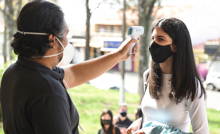 A Universidade Estadual do Norte do Paraná (UENP) divulgou nesta segunda-feira, 21, o gabarito provisório e o caderno de provas do Vestibular 2021. O Processo Seletivo Vestibular, realizado ontem, dia 20, reuniu 3197 candidatos que concorreram a 1083 vagas ofertadas nos cursos de graduação da Universidade. O exame aconteceu nas cidades de Bandeirantes, Cornélio Procópio e Jacarezinho.  21/06/2021  -  Foto: UENP
