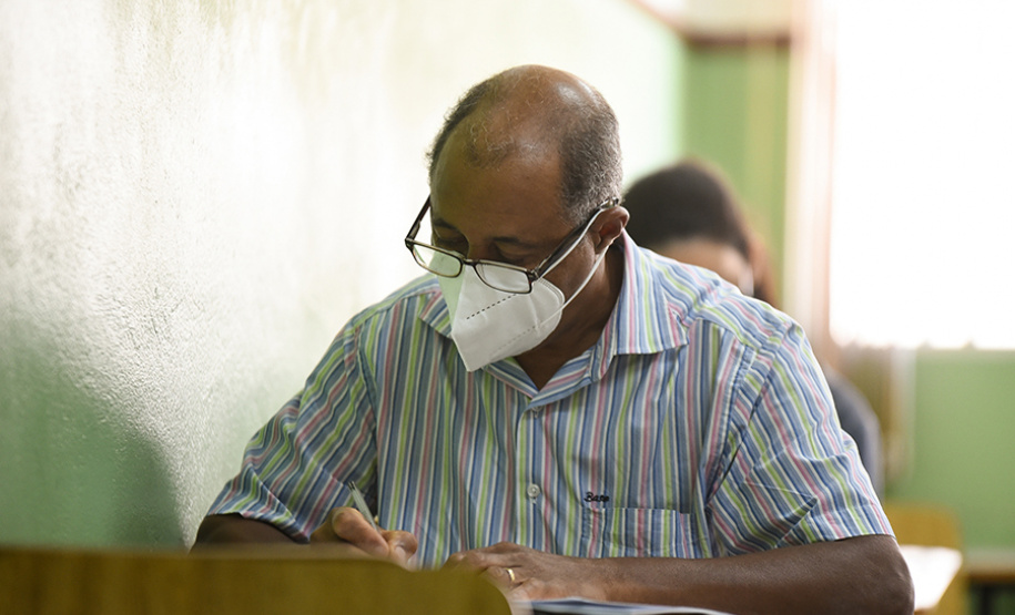A Universidade Estadual do Norte do Paraná (UENP) divulgou nesta segunda-feira, 21, o gabarito provisório e o caderno de provas do Vestibular 2021. O Processo Seletivo Vestibular, realizado ontem, dia 20, reuniu 3197 candidatos que concorreram a 1083 vagas ofertadas nos cursos de graduação da Universidade. O exame aconteceu nas cidades de Bandeirantes, Cornélio Procópio e Jacarezinho.  21/06/2021  -  Foto: UENP