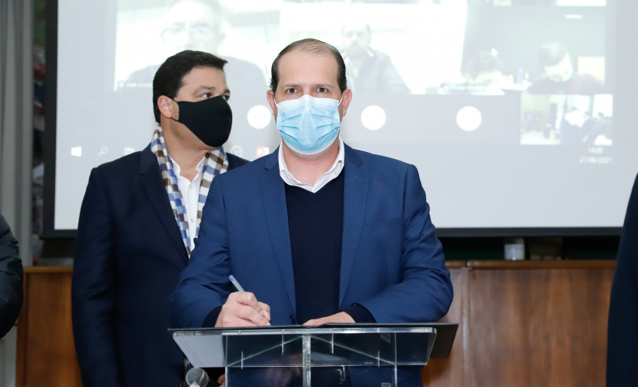 Nesta terça-feira (21), dezenas de prefeitos, assessores e secretários de municípios dos Campos Gerais e da região Oeste participaram de um encontro para conhecer detalhes do projeto da Nova Ferroeste