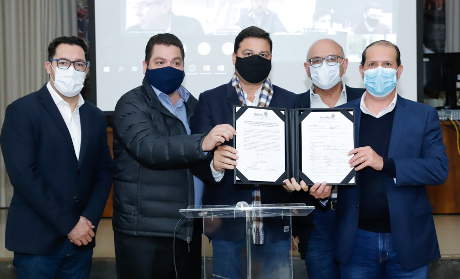 Nesta terça-feira (21), dezenas de prefeitos, assessores e secretários de municípios dos Campos Gerais e da região Oeste participaram de um encontro para conhecer detalhes do projeto da Nova Ferroeste