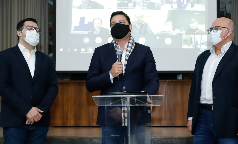 Nesta terça-feira (21), dezenas de prefeitos, assessores e secretários de municípios dos Campos Gerais e da região Oeste participaram de um encontro para conhecer detalhes do projeto da Nova Ferroeste