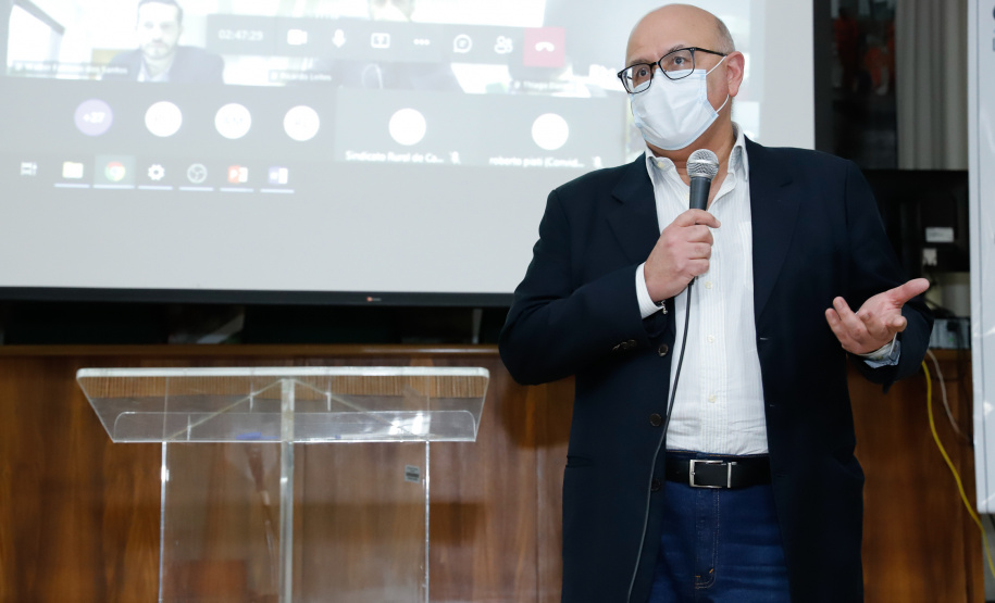 Nesta terça-feira (21), dezenas de prefeitos, assessores e secretários de municípios dos Campos Gerais e da região Oeste participaram de um encontro para conhecer detalhes do projeto da Nova Ferroeste