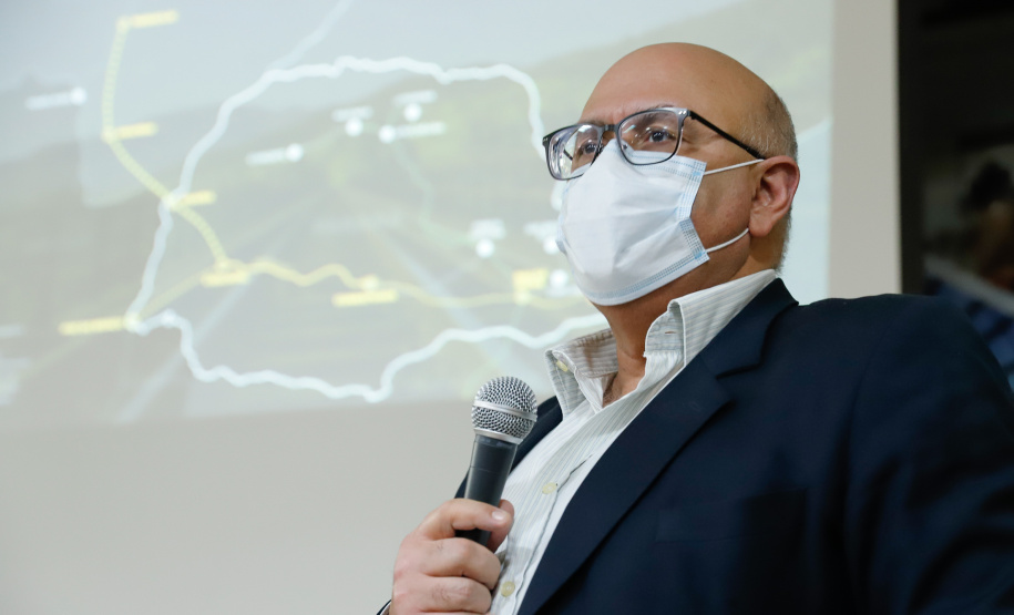 Nesta terça-feira (21), dezenas de prefeitos, assessores e secretários de municípios dos Campos Gerais e da região Oeste participaram de um encontro para conhecer detalhes do projeto da Nova Ferroeste