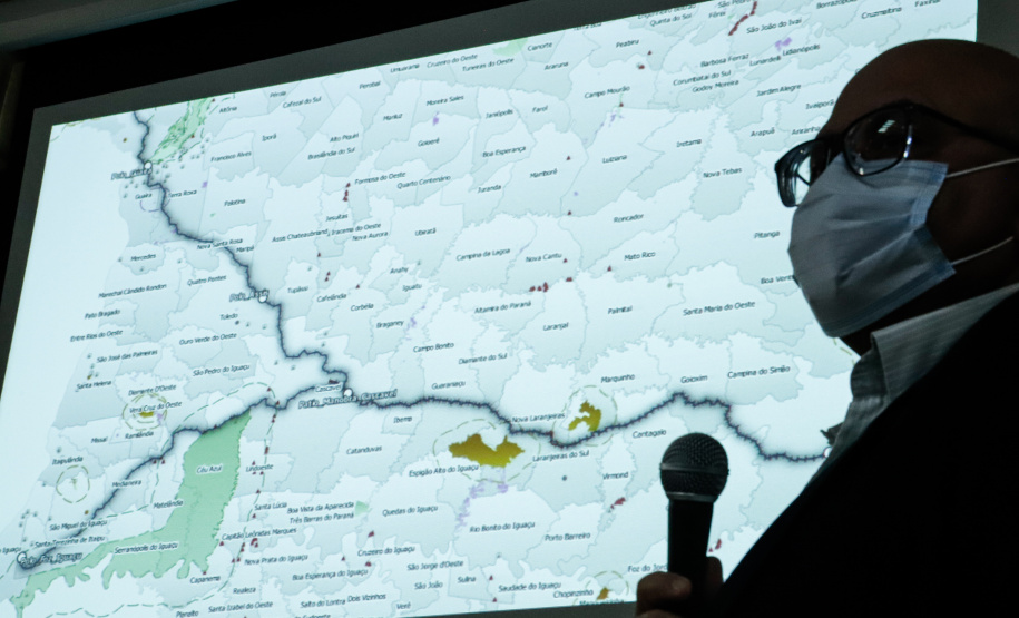 Nesta terça-feira (21), dezenas de prefeitos, assessores e secretários de municípios dos Campos Gerais e da região Oeste participaram de um encontro para conhecer detalhes do projeto da Nova Ferroeste