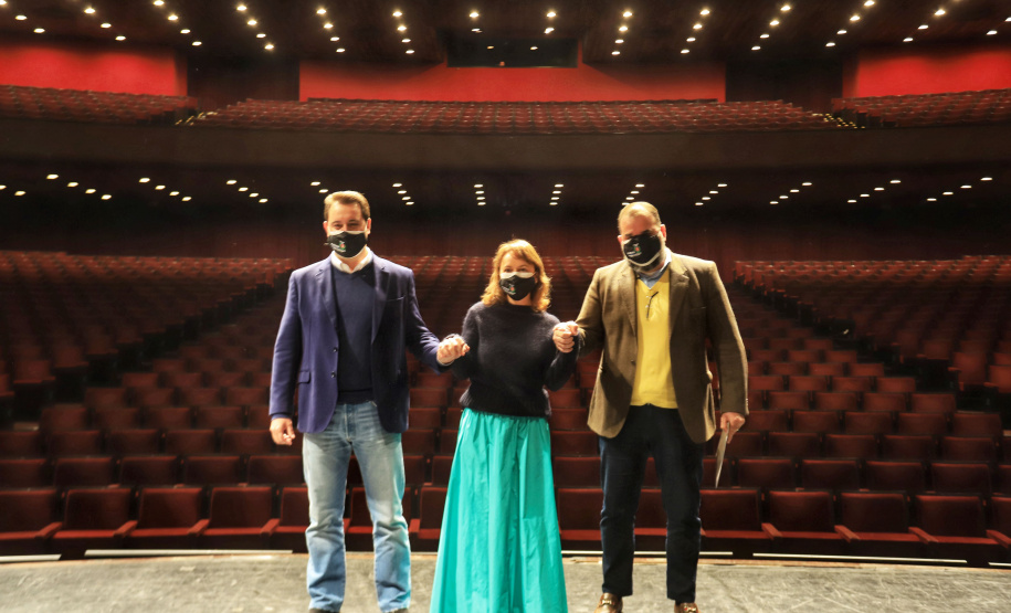 O governador Carlos Massa Ratinho Junior apresentou nesta terça-feira (22) duas grandes ações culturais. A primeira é o Paraná Cultura, uma plataforma multimídia criada pela Secretaria de Estado da Comunicação Social e da Cultura para dar vez e voz à produção cultural paranaense. A segunda é a Bolsa Qualificação ? Lei Aldir Blanc 2021, programa que vai contemplar 12 mil trabalhadoras e trabalhadores da Cultura no Estado em 2021. - Curitiba, 22/06/2021 - Foto: José Fernando Ogura/AEN