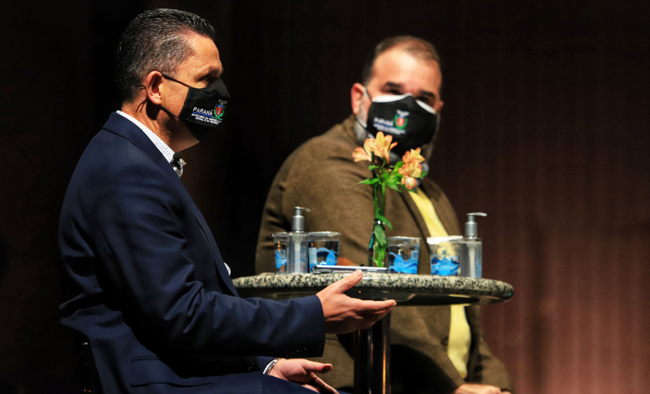 O governador Carlos Massa Ratinho Junior apresentou nesta terça-feira (22) duas grandes ações culturais. A primeira é o Paraná Cultura, uma plataforma multimídia criada pela Secretaria de Estado da Comunicação Social e da Cultura para dar vez e voz à produção cultural paranaense. A segunda é a Bolsa Qualificação ? Lei Aldir Blanc 2021, programa que vai contemplar 12 mil trabalhadoras e trabalhadores da Cultura no Estado em 2021. - Curitiba, 22/06/2021 - Foto: José Fernando Ogura/AEN